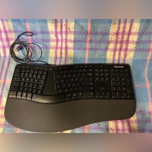Like New! Microsoft ergonomic wired keyboard
